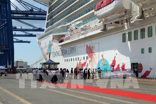 Tàu du lịch GENTING DREAM đưa du khách thăm Đà Nẵng ảnh 1